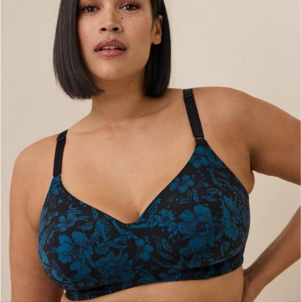 Nwt Torrid Wire-Free Back Smoothing Active Bra 46b+
